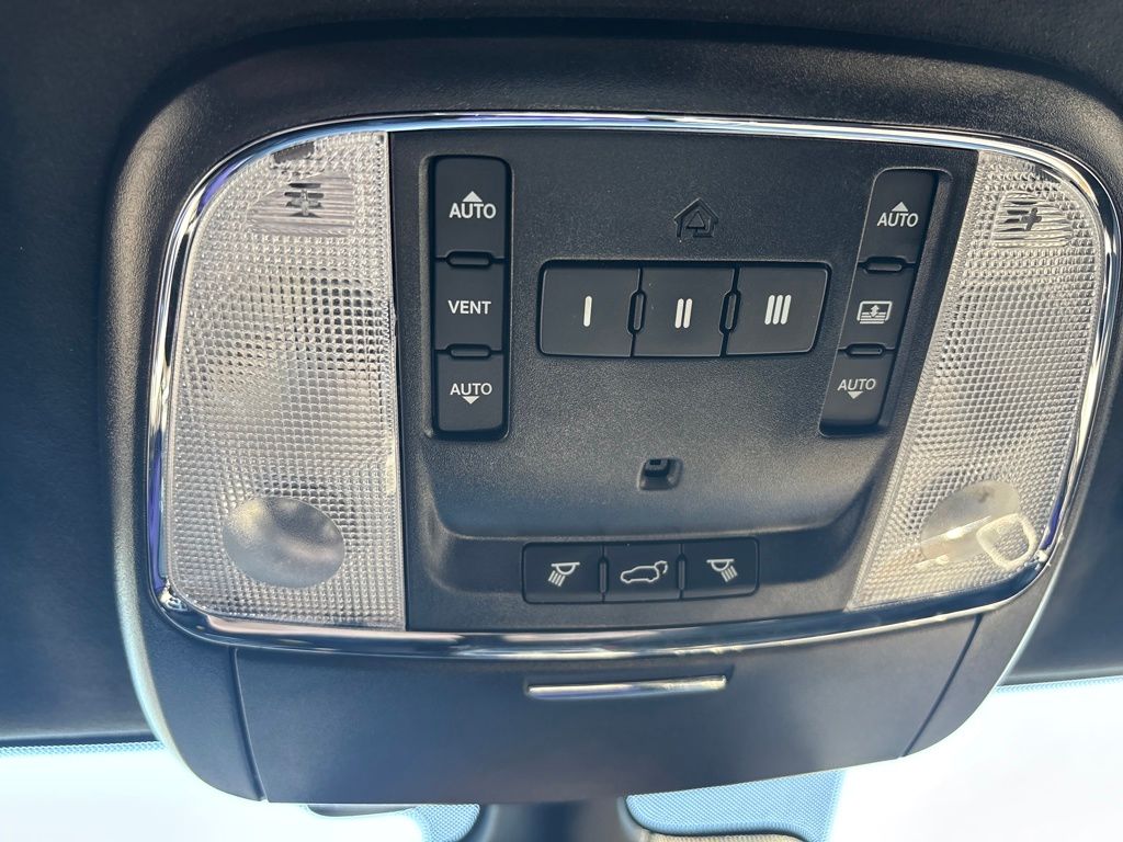 2019 Jeep Grand Cherokee Summit photo 28