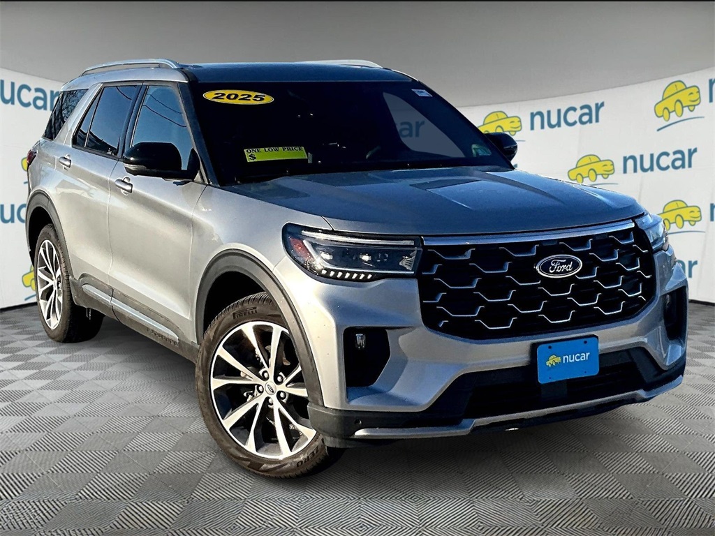 2025 Ford Explorer Platinum's photo