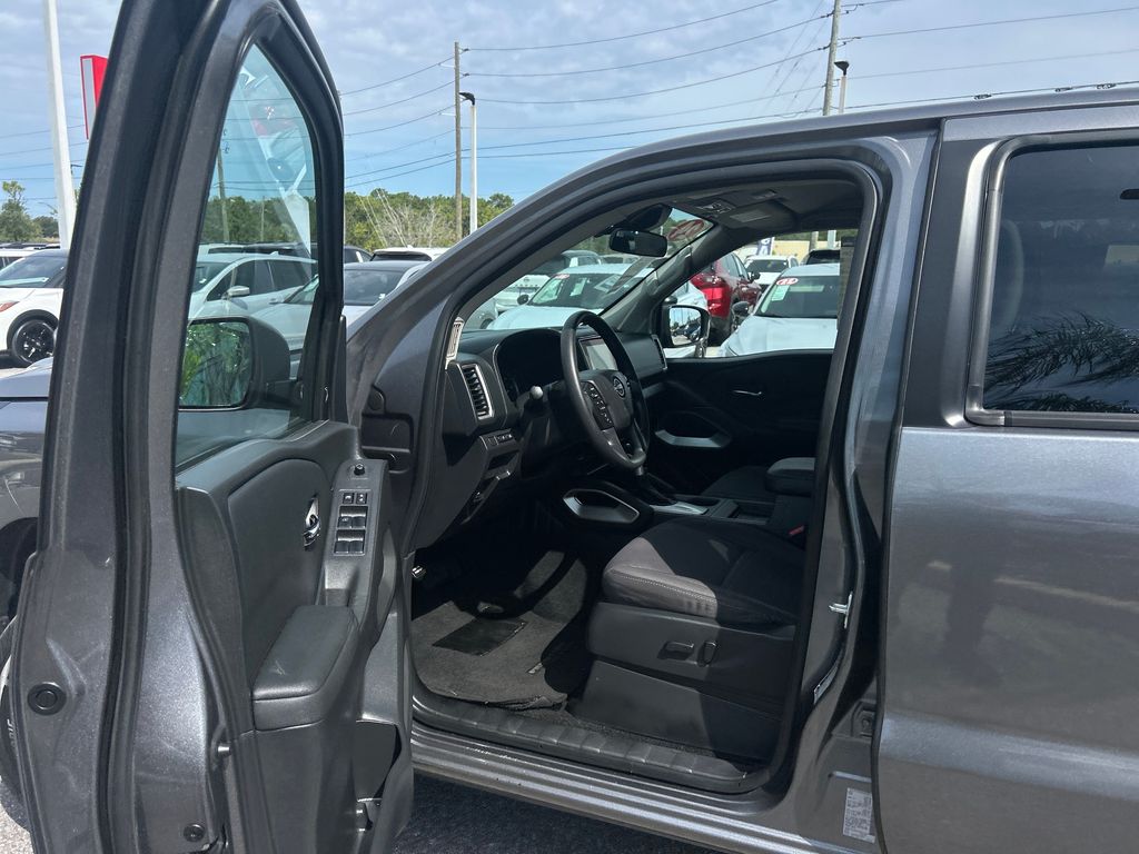 2024 Nissan Frontier SV photo 8