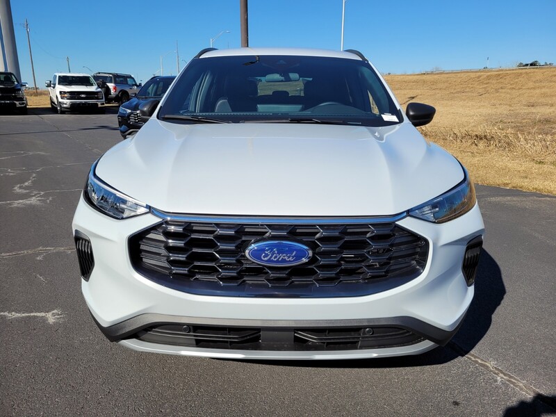 2025 Ford Escape ST-Line photo 2