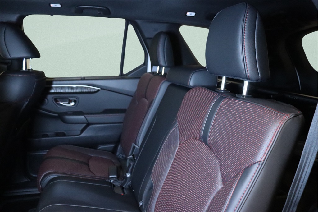 2025 Honda Pilot Black Edition photo 4