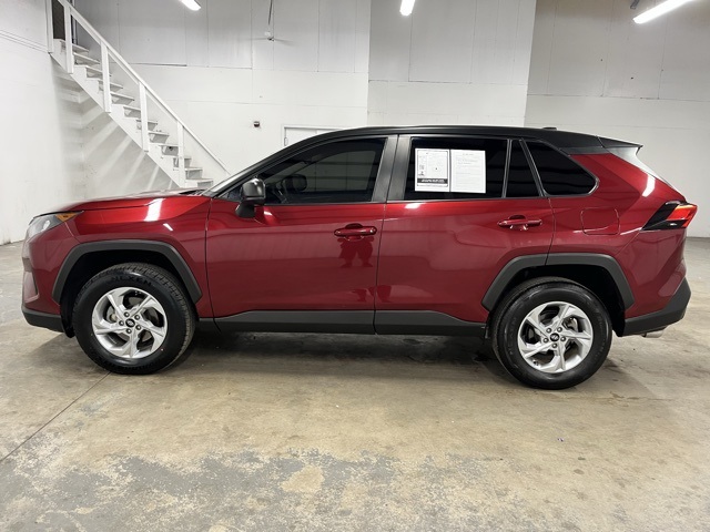 2022 Toyota RAV4 LE photo 4