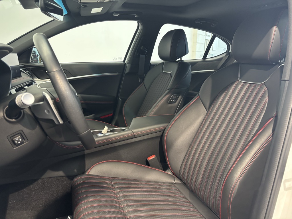 2025 Genesis G70 Sport Prestige photo 8