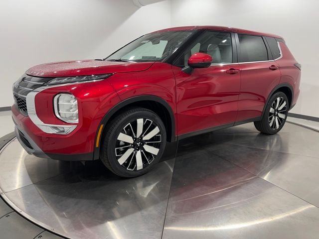 2025 Mitsubishi Outlander SE's photo