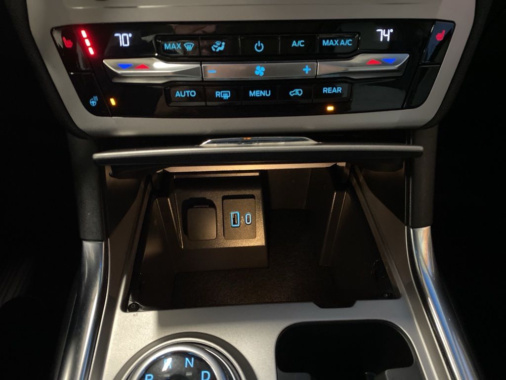 2021 Ford Explorer XLT photo 3