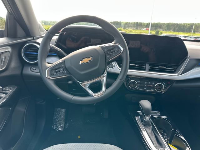 2025 Chevrolet Trax LT photo 13
