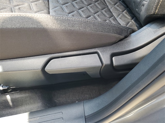 2025 Nissan Kicks SV photo 10