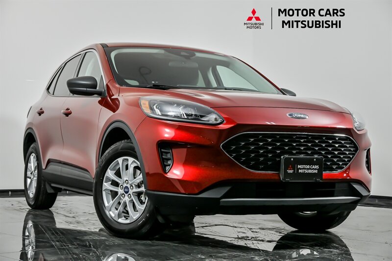 2022 Ford Escape SE's photo