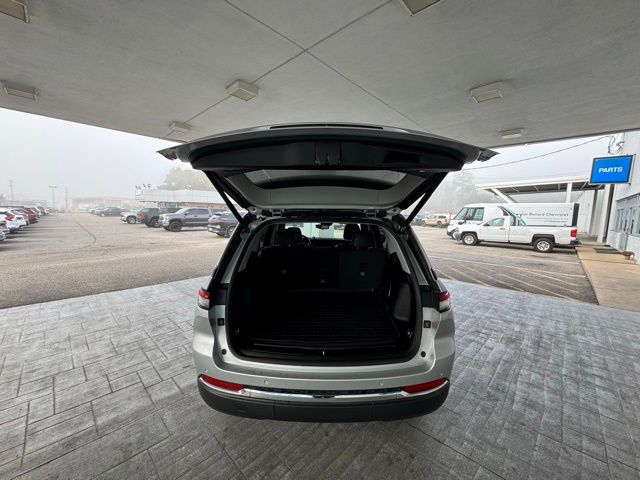 2022 Jeep Grand Cherokee Limited photo 4