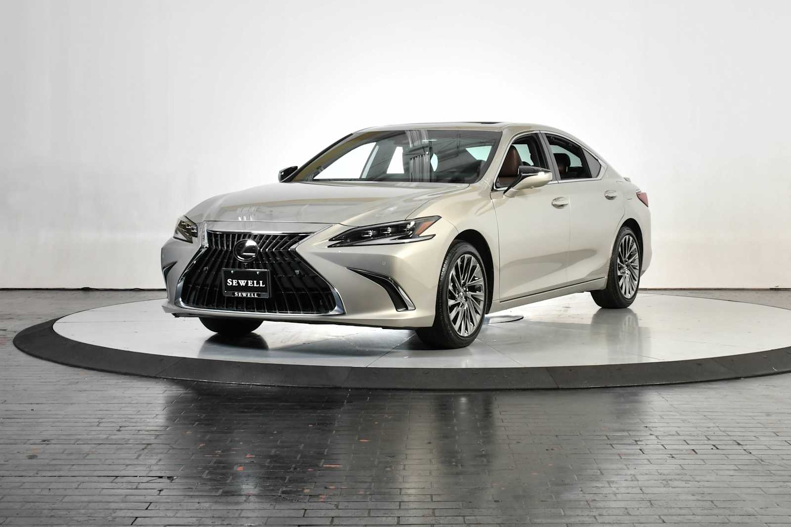 2024 Lexus ES Hybrid 300h Ultra Luxury's photo
