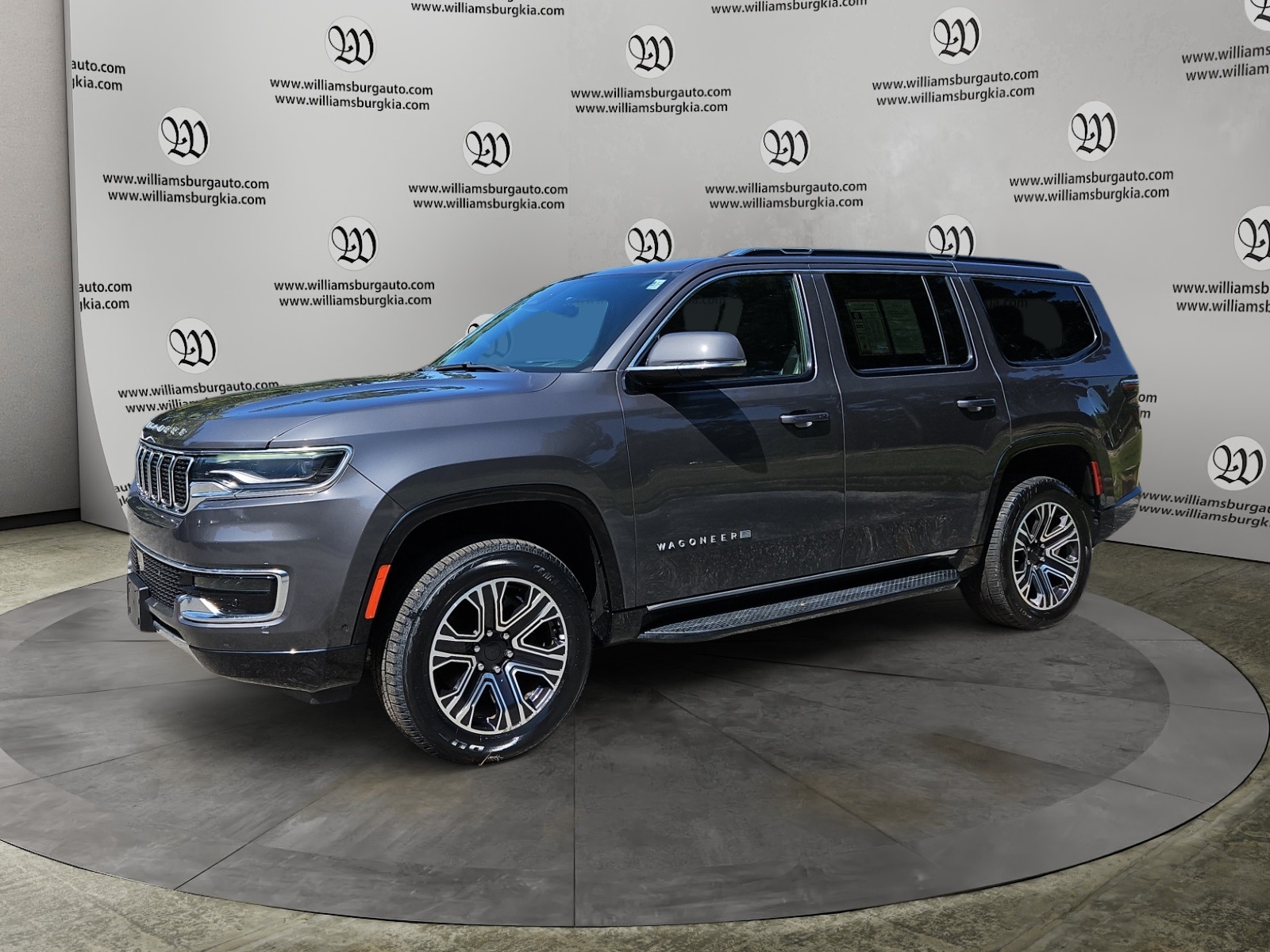 2022 Jeep Wagoneer Series III's photo