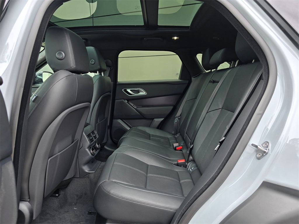 2026 Land Rover Range Rover Velar SE photo 19