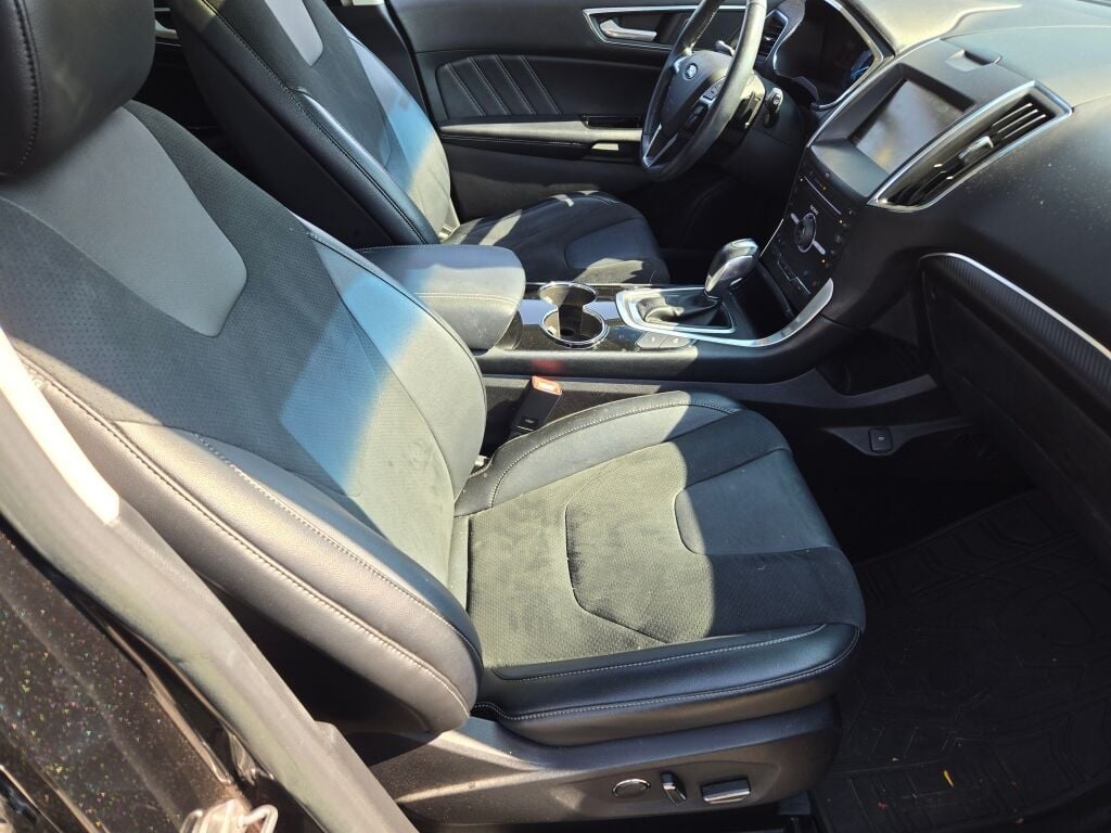 2015 Ford Edge Sport photo 4