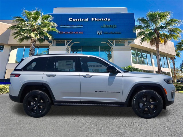 2025 Jeep Grand Cherokee Limited photo 2