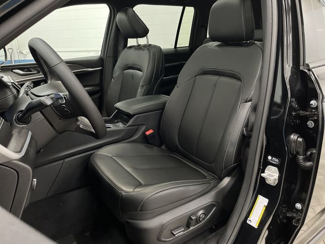 2025 Jeep Grand Cherokee Limited photo 3