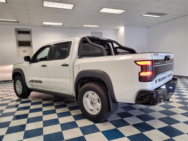 2024 Nissan Frontier SV Crew Cab photo 8