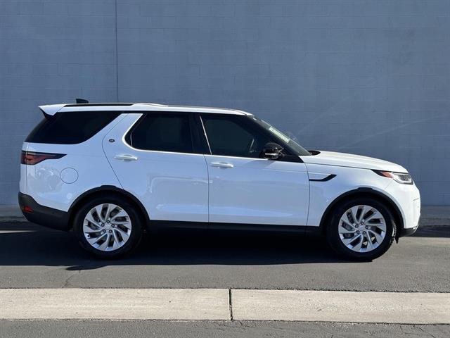 2025 Land Rover Discovery P300 S photo 3