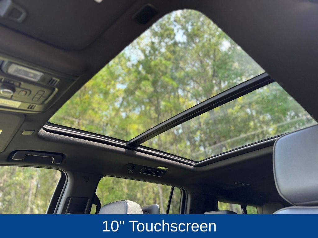 2023 Chevrolet Suburban RST photo 11