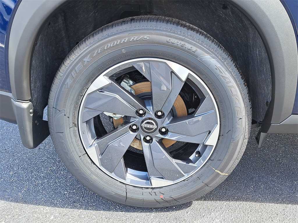 2026 Nissan Rogue SV photo 8