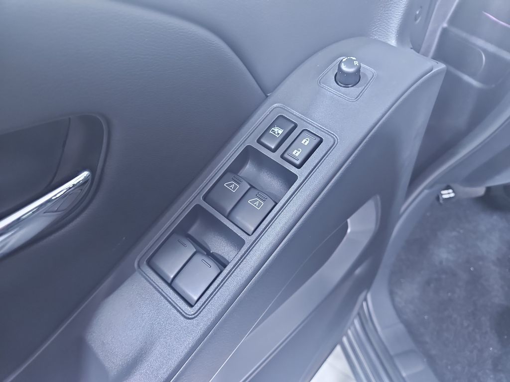 2026 Nissan Frontier SV photo 9