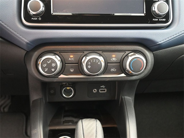2025 Nissan Versa SV photo 4