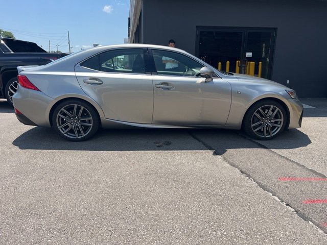 2018 Lexus IS 300 photo 3
