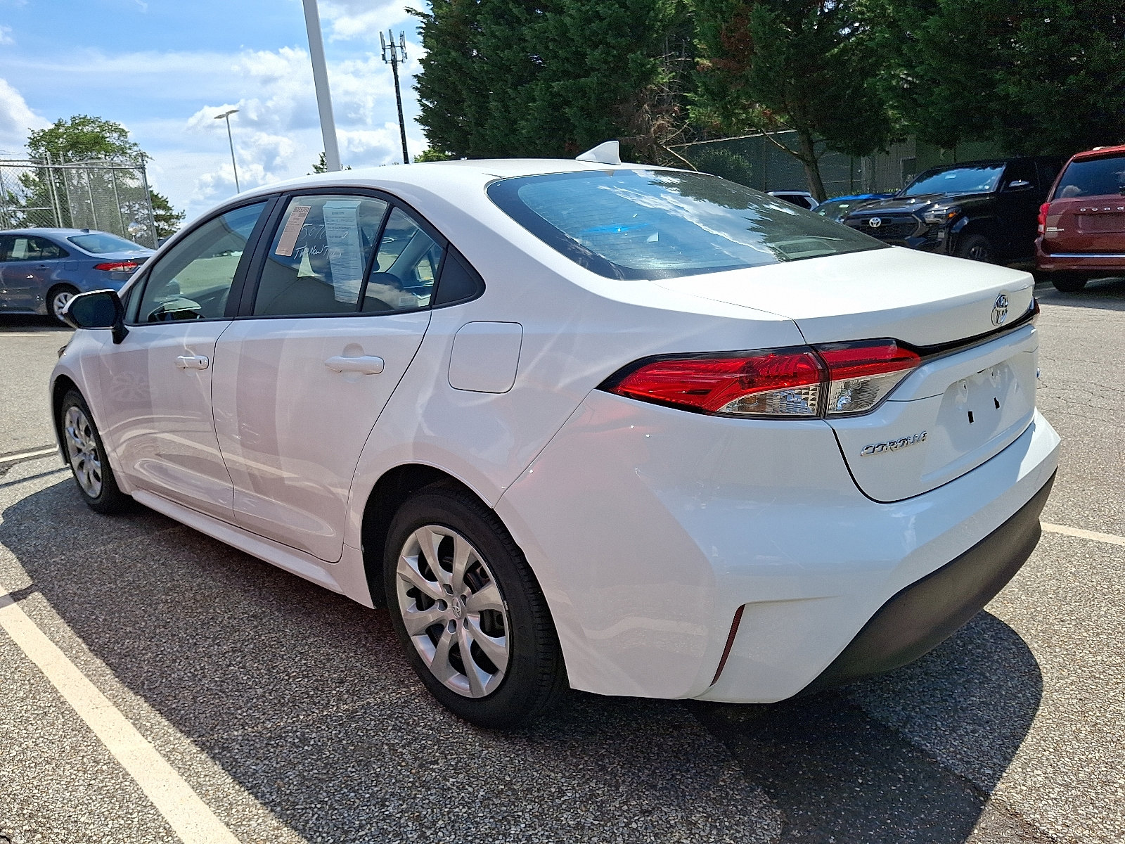 2023 Toyota Corolla LE photo 2