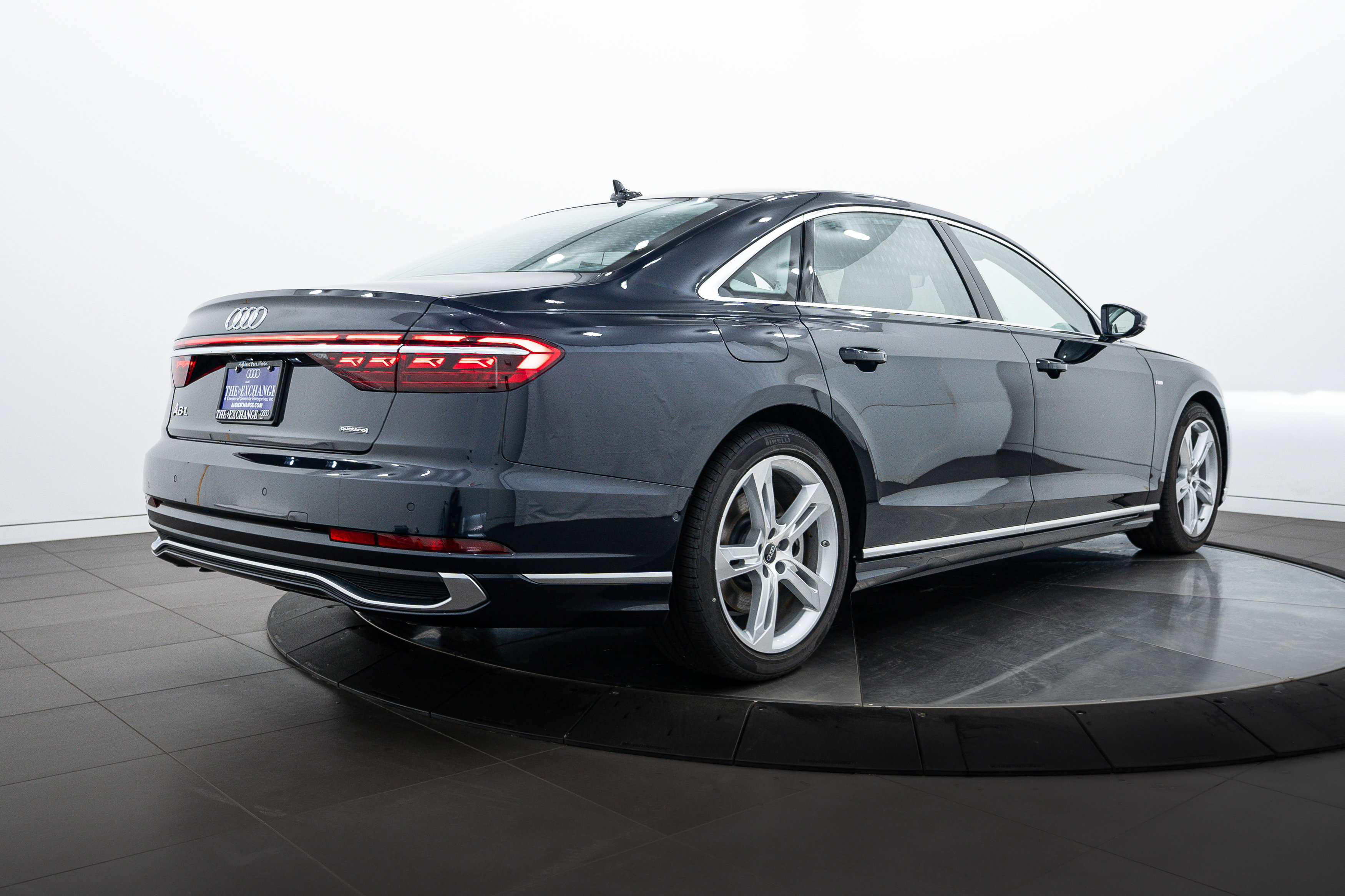 2025 Audi A8 L 55 photo 4