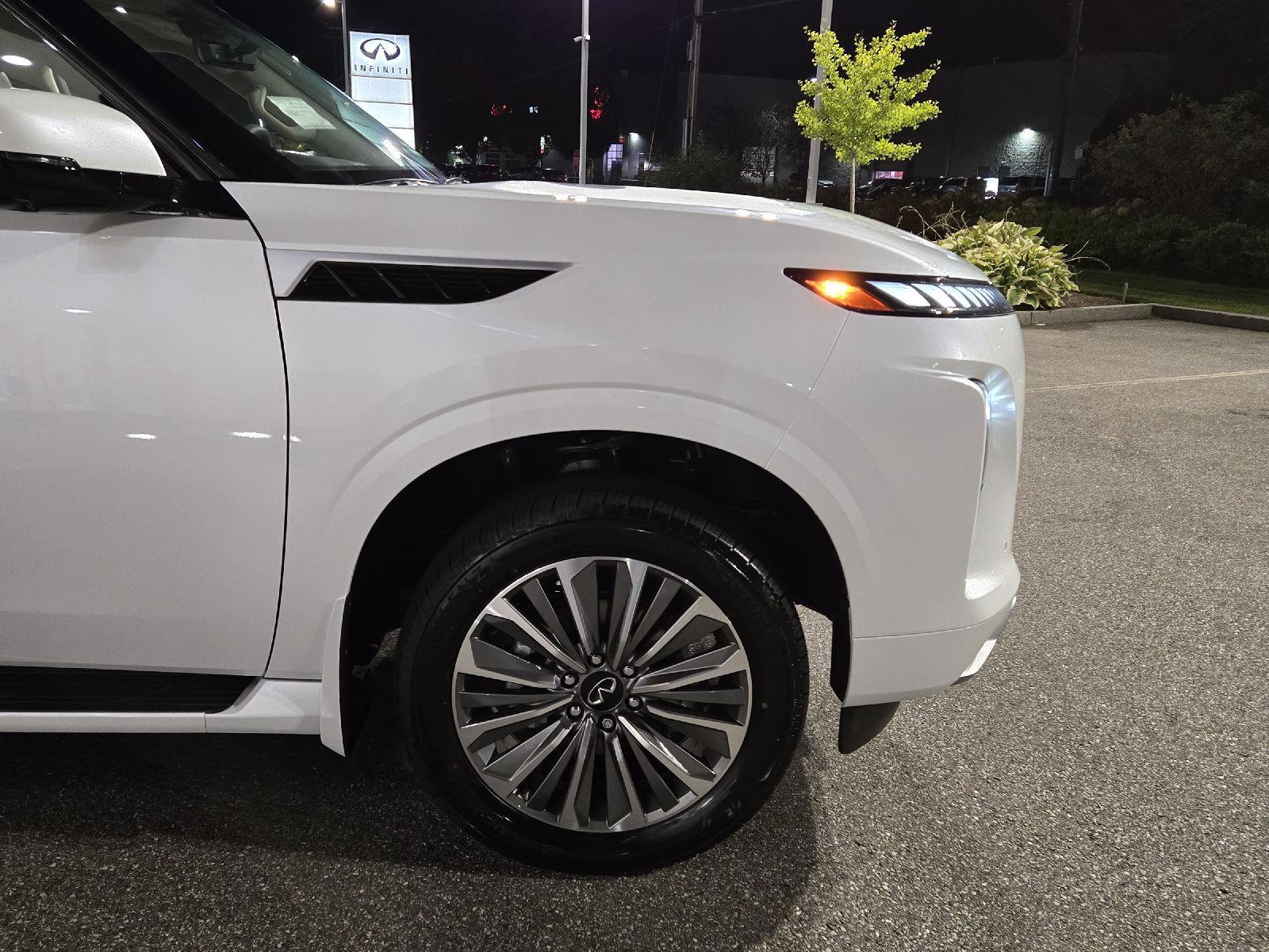 2026 Infiniti QX80 Luxe photo 14