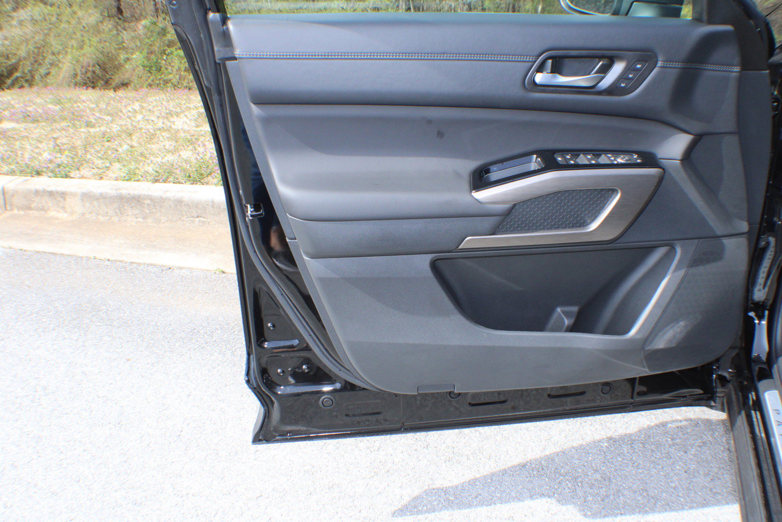 2025 Nissan Pathfinder Platinum photo 6