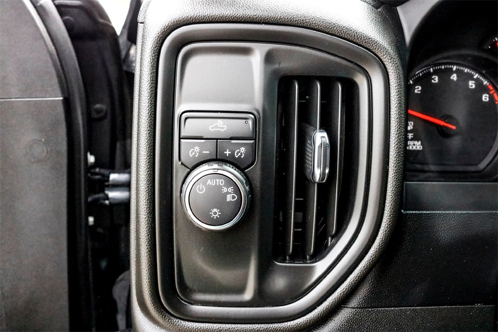 2022 Chevrolet Silverado 1500 Custom photo 15