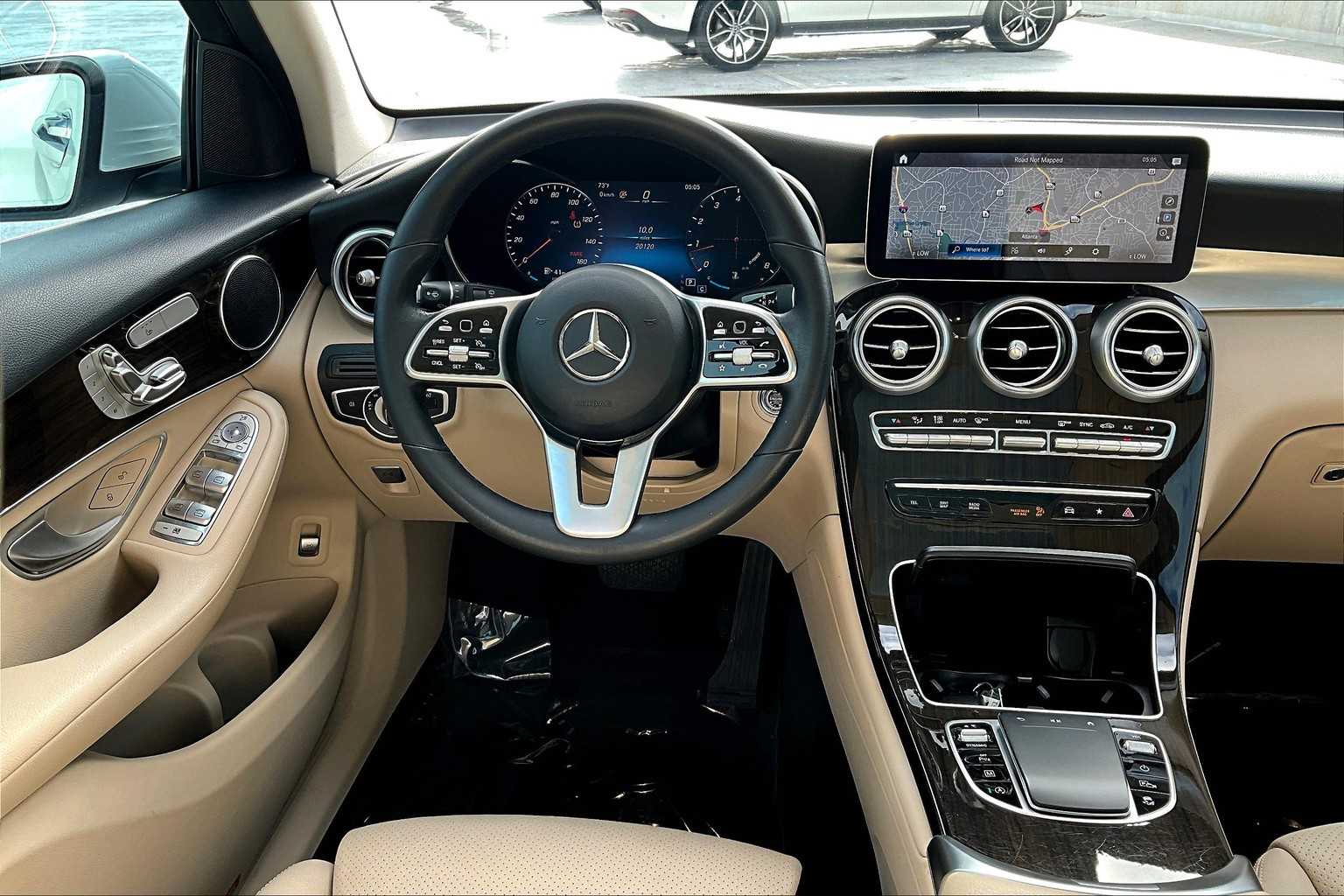 2022 Mercedes Benz GLC 300 photo 2