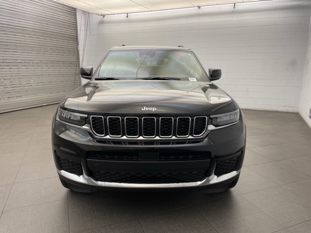 2025 Jeep Grand Cherokee Laredo photo 4