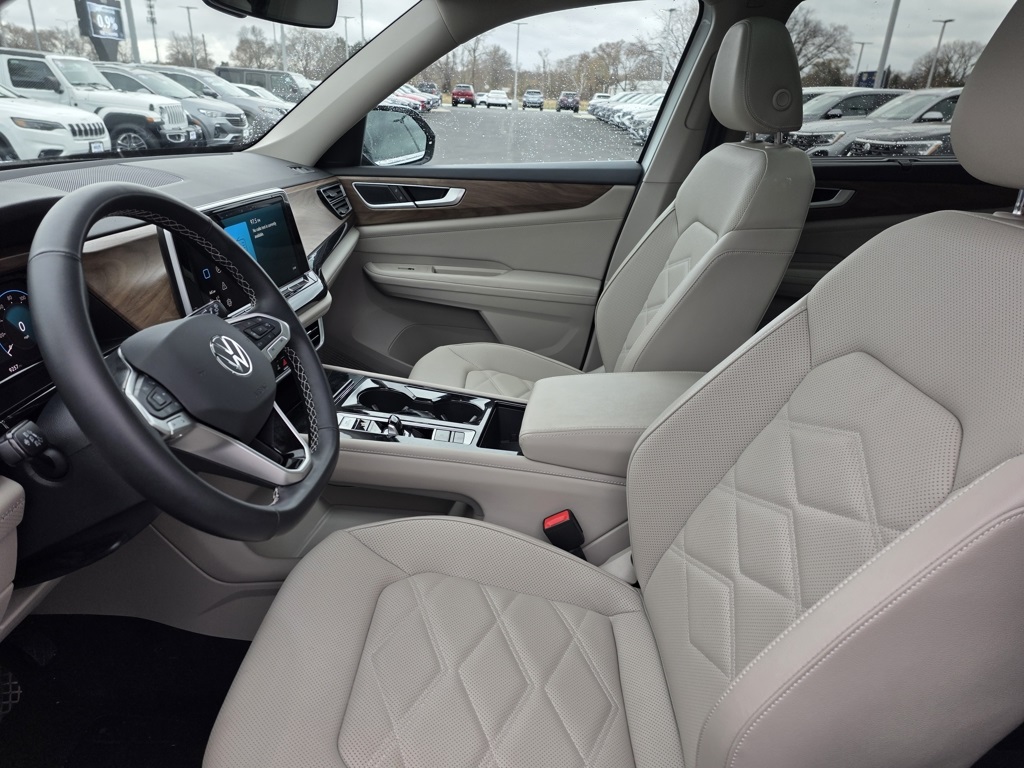 2025 Volkswagen Atlas SE Technology photo 3