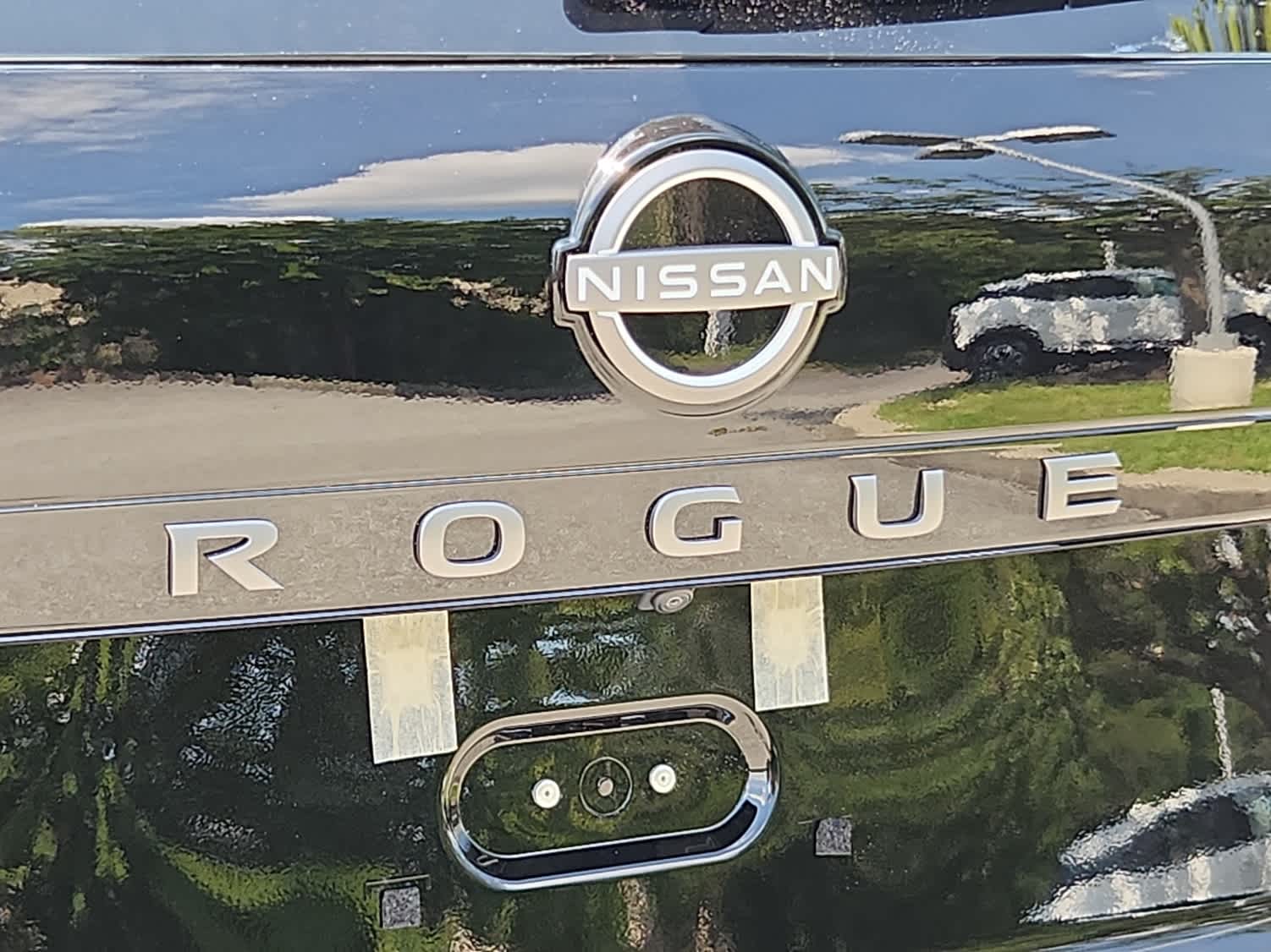 2026 Nissan Rogue SV photo 18