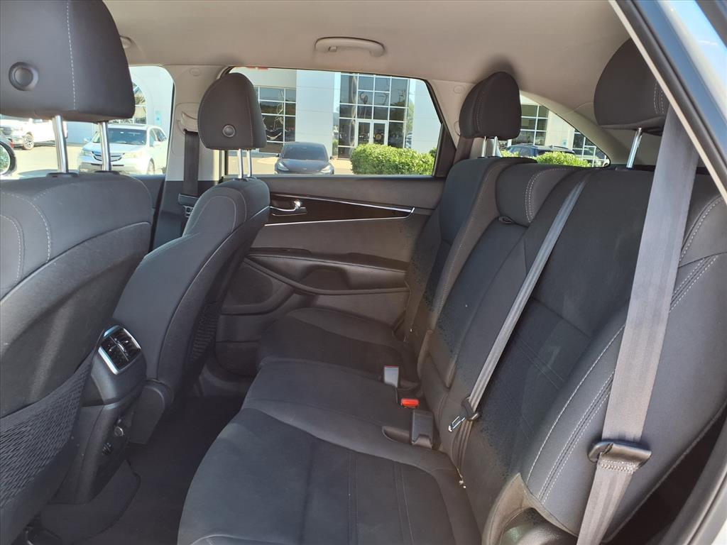 2020 Kia Sorento S V6 photo 22