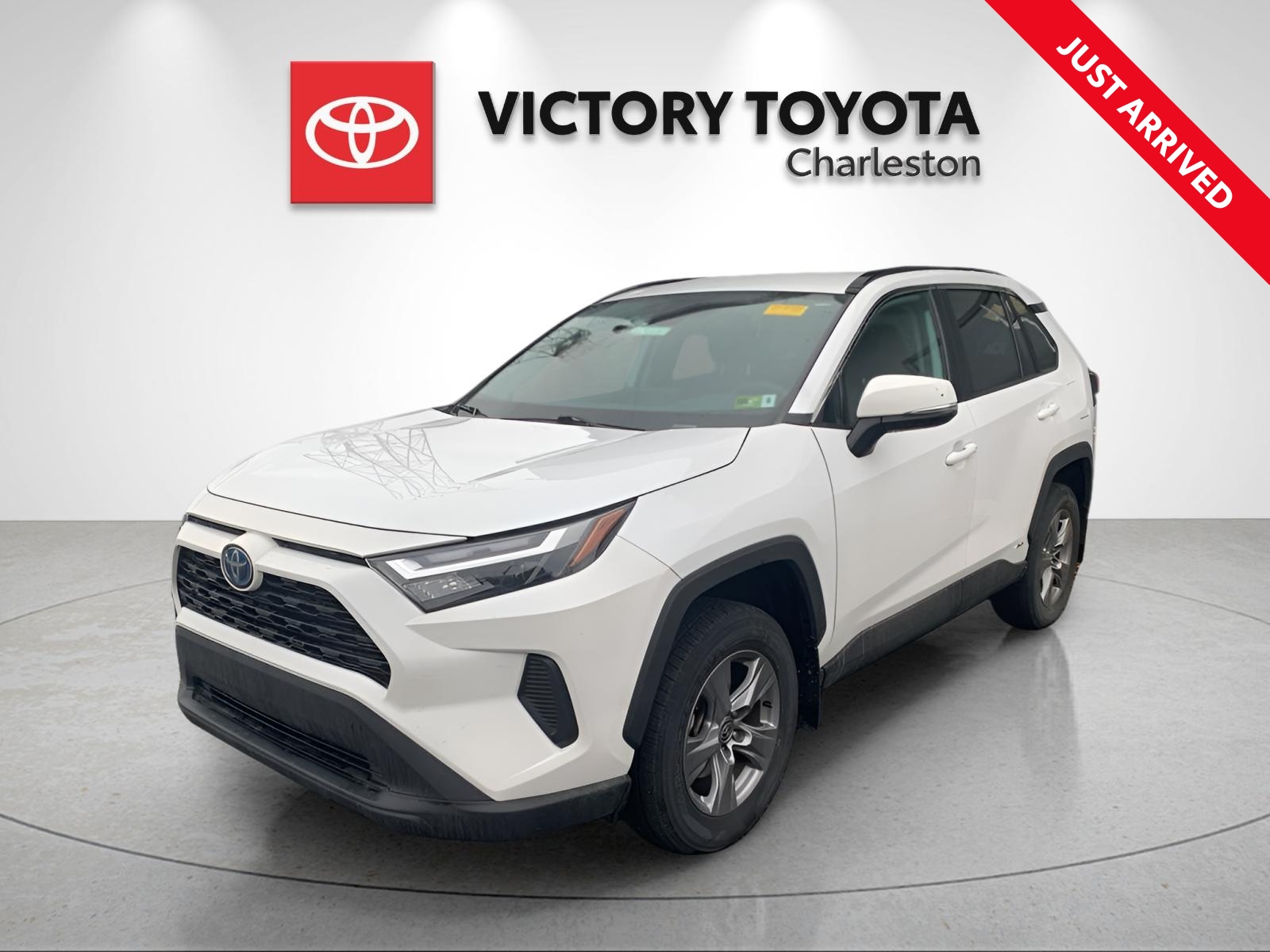 2023 Toyota RAV4 XLE's photo