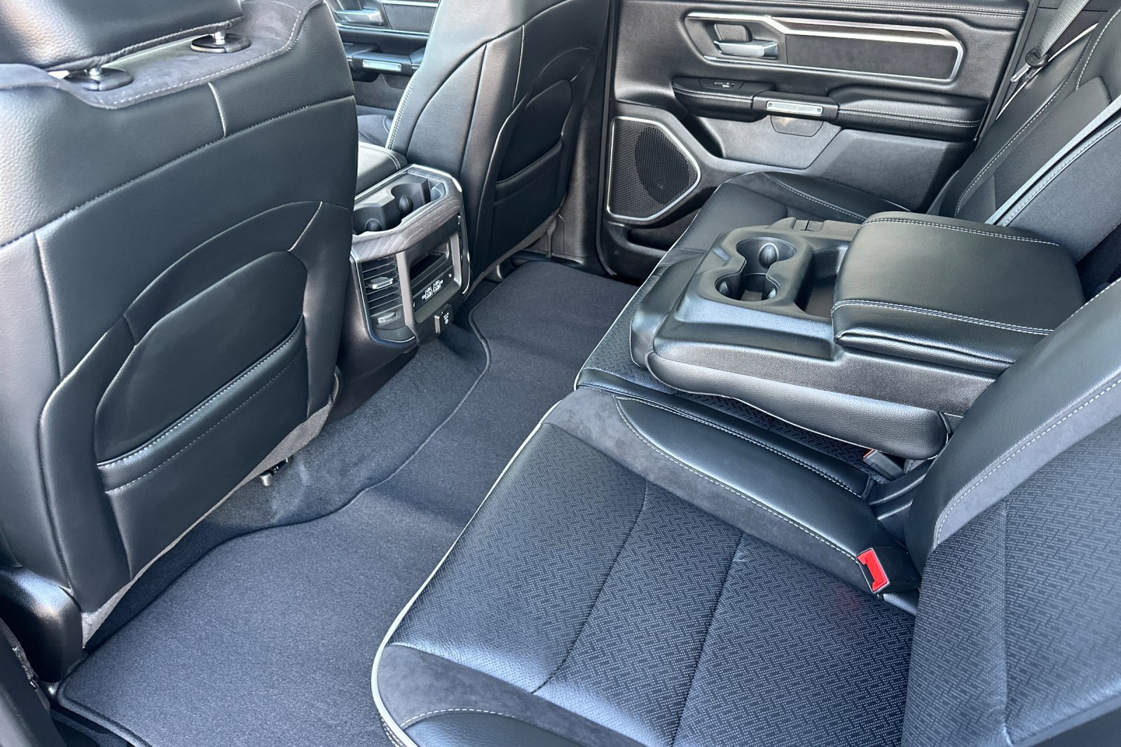 2025 Ram 1500 Laramie photo 9
