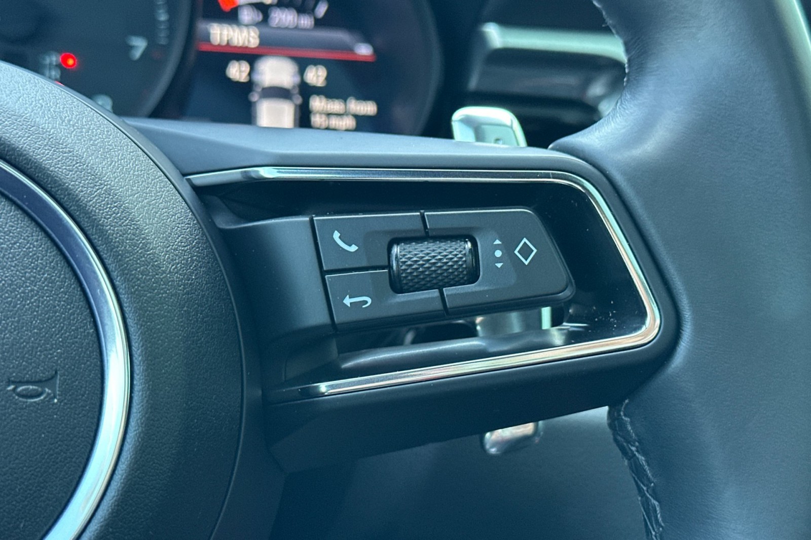 2023 Porsche Macan T photo 29
