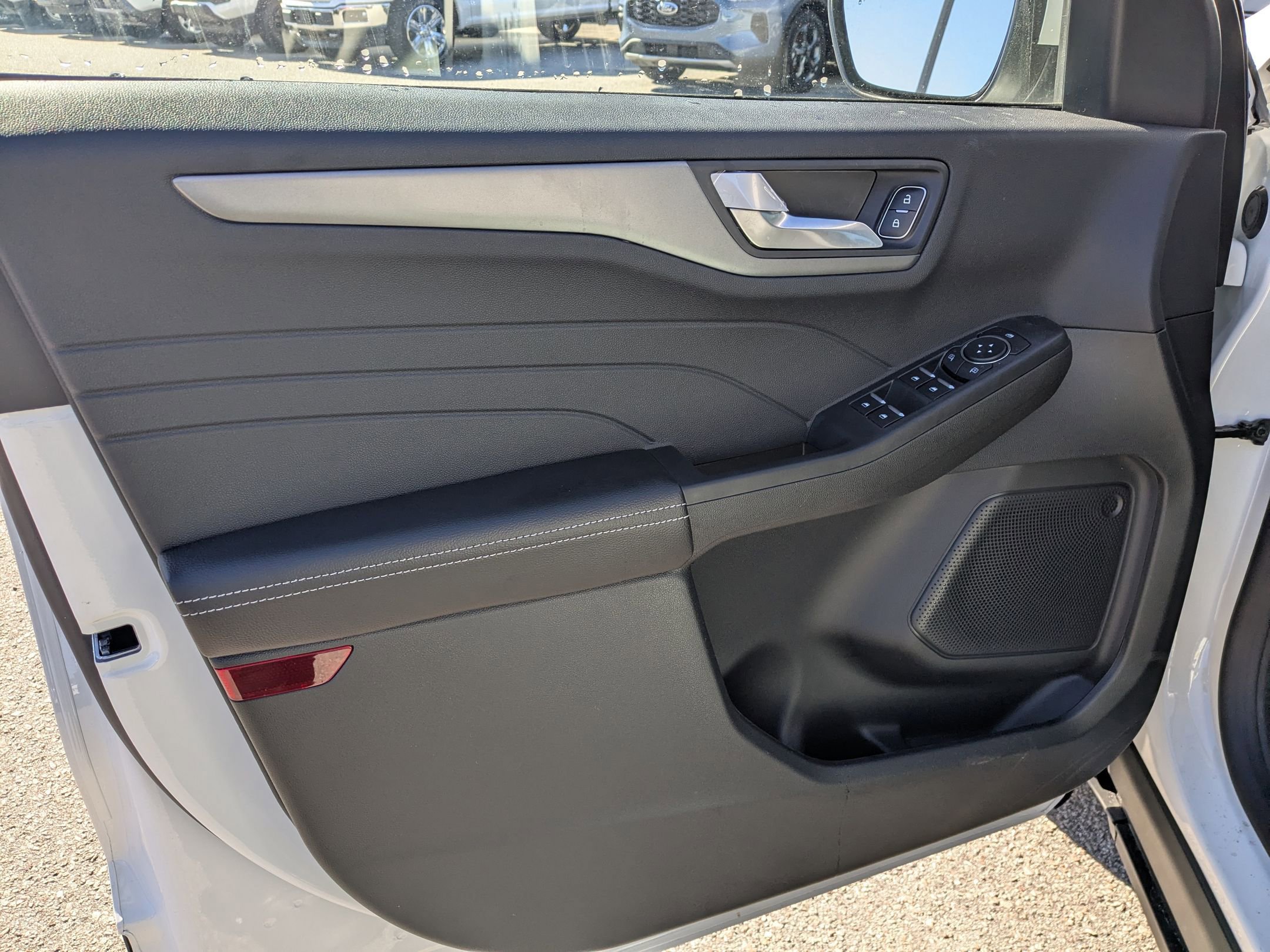 2025 Ford Escape Plug-In Hybrid SE photo 11
