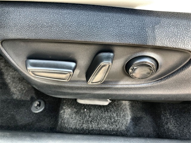 2024 Toyota RAV4 XLE Premium photo 4