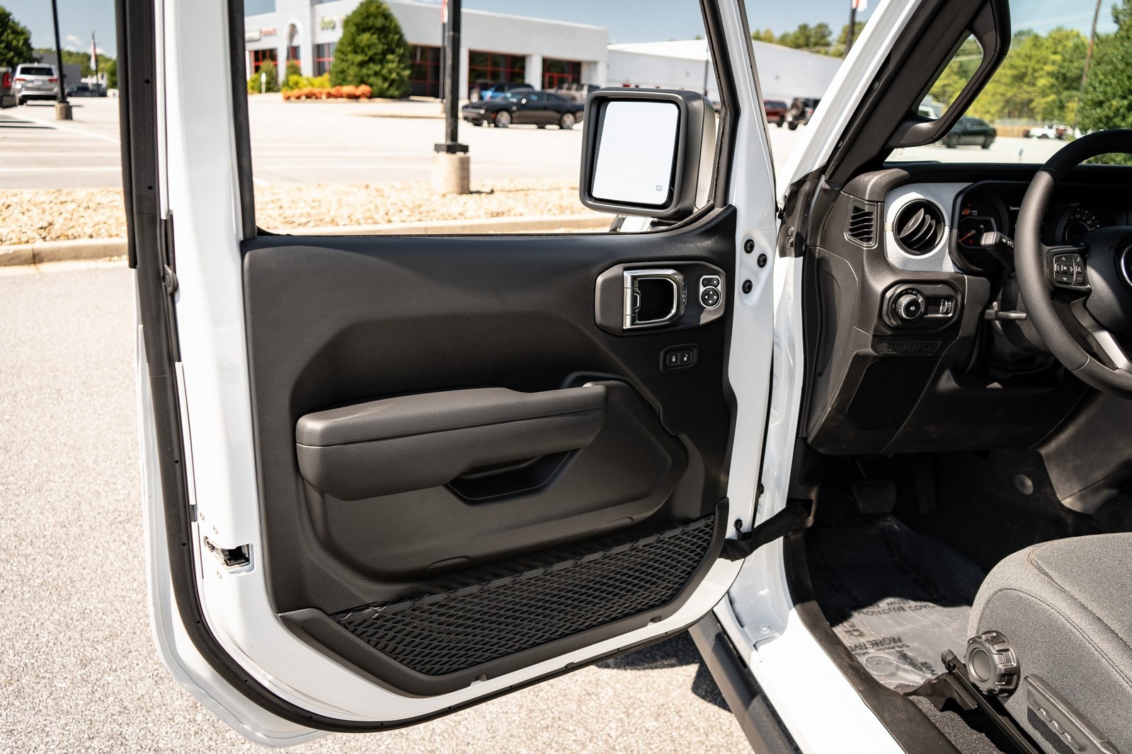 2025 Jeep Wrangler Willys photo 16