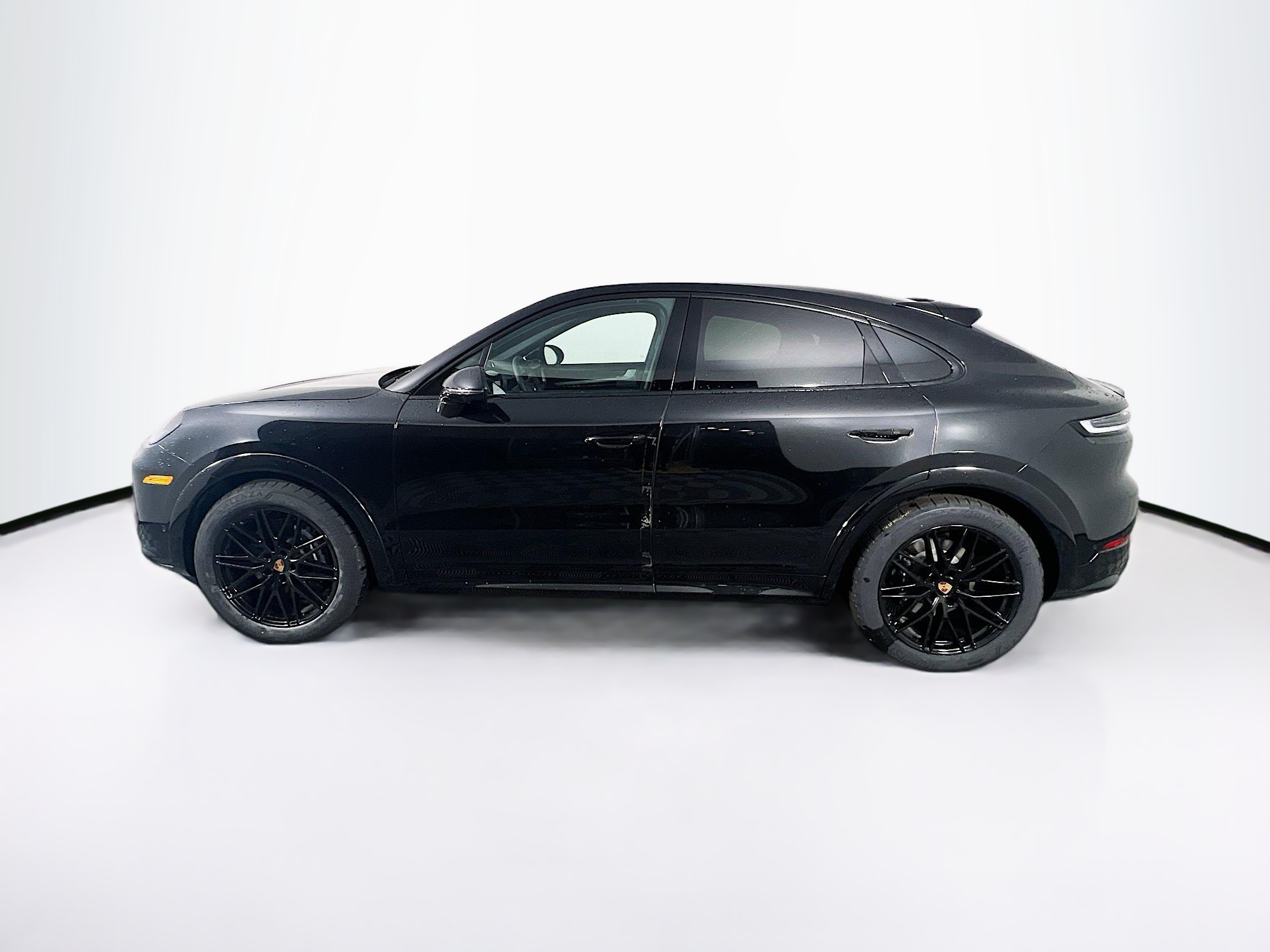 2025 Porsche Cayenne Coupe photo 2