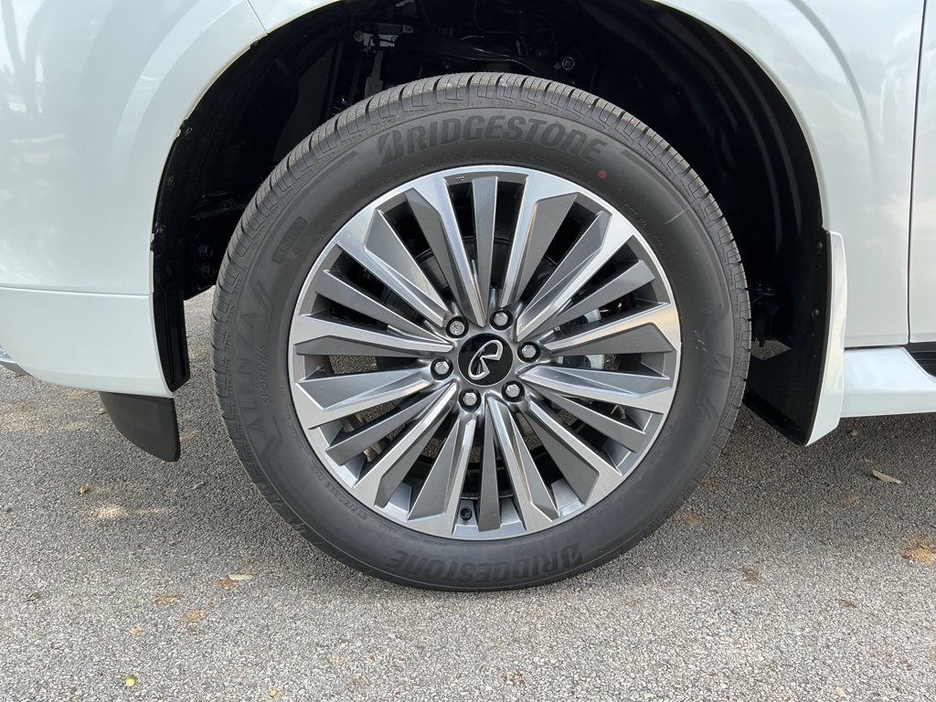 2026 Infiniti QX80 Luxe photo 6