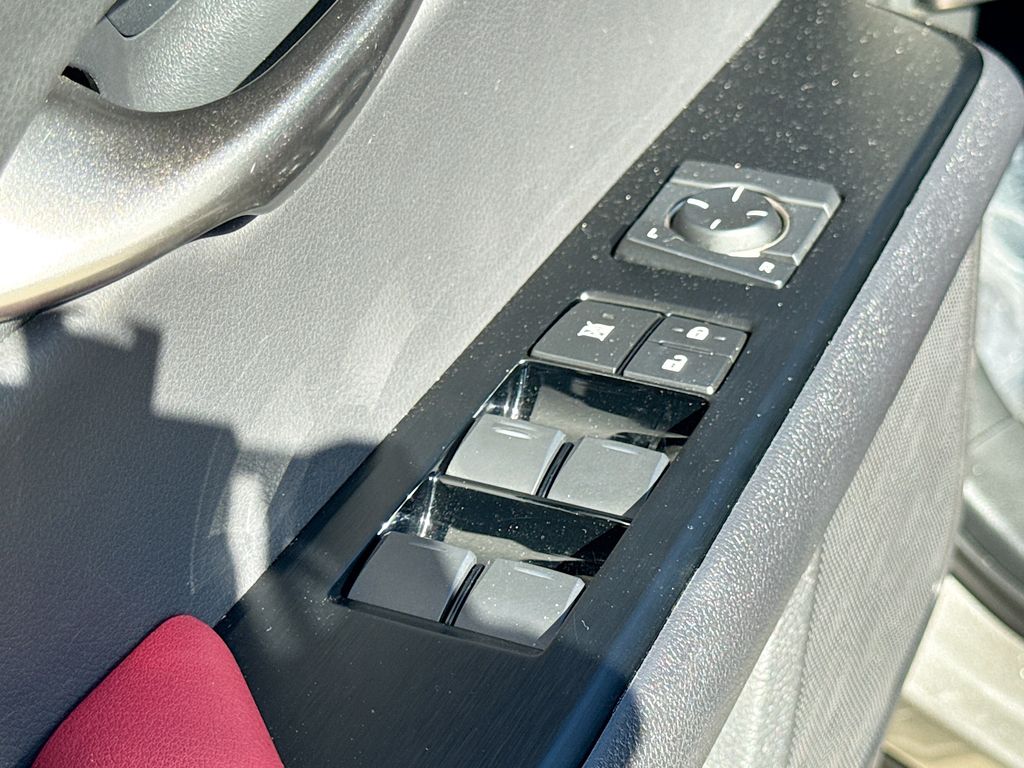 2022 Lexus UX 200 F SPORT photo 16