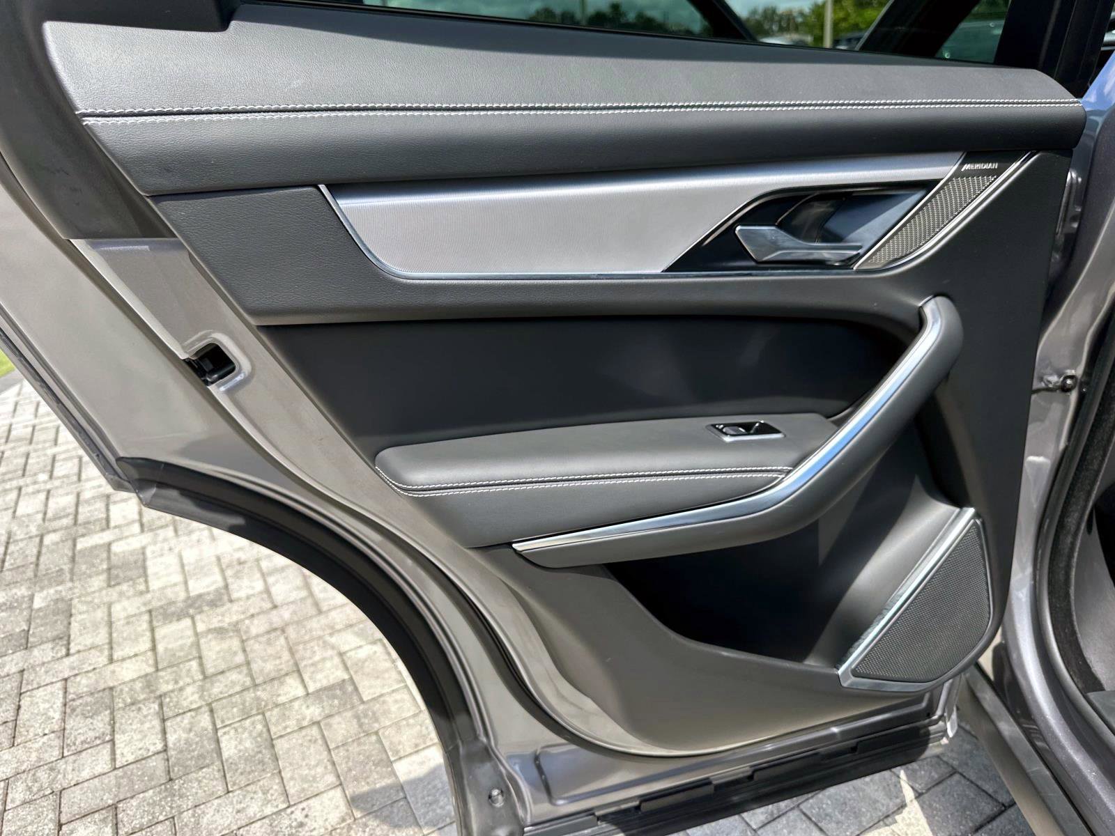 2024 Jaguar F-PACE P400 R-Dynamic S photo 12