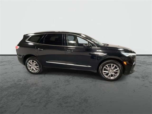 2023 Buick Enclave Essence photo 2