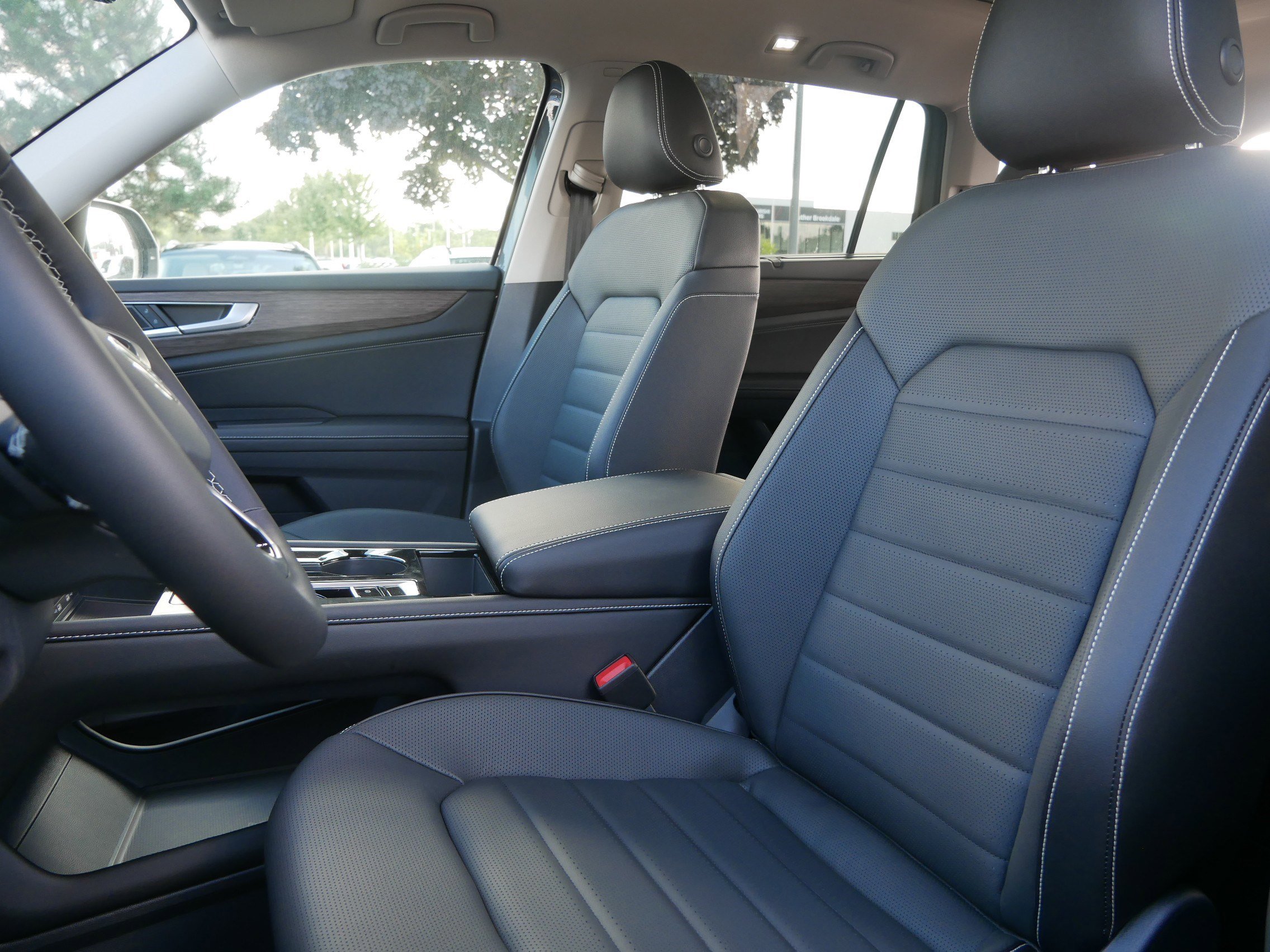 2026 Volkswagen Atlas SEL photo 4