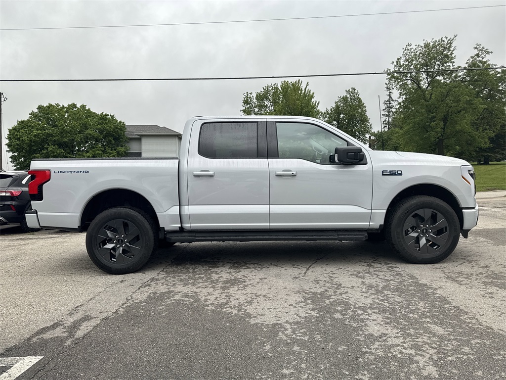 2025 Ford F-150 Lightning photo 4