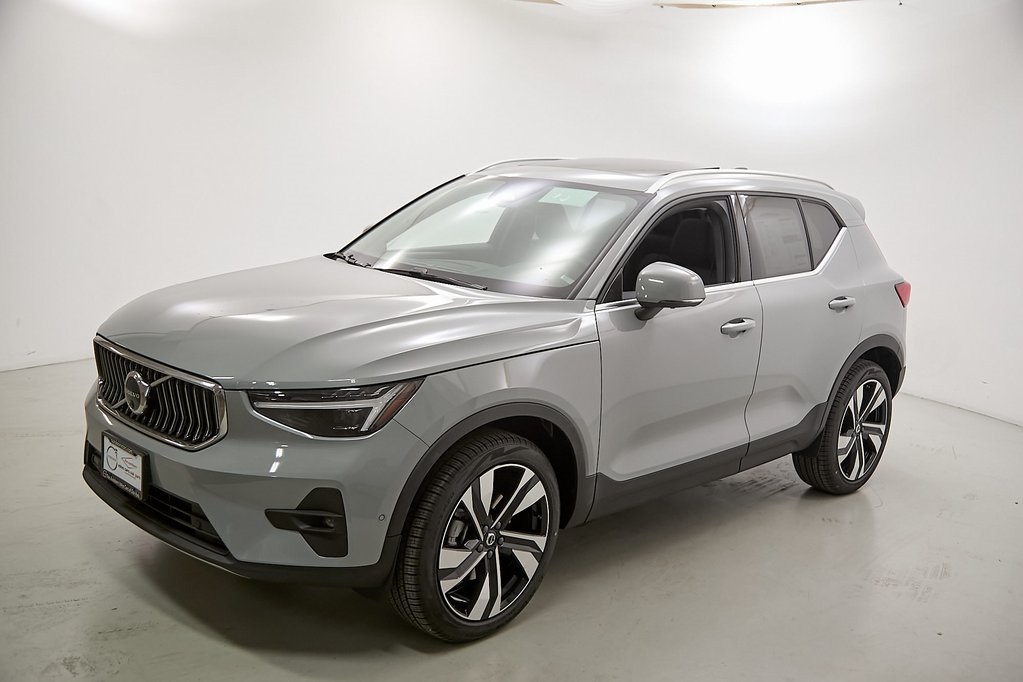 2025 VOLVO XC40 - Image 5